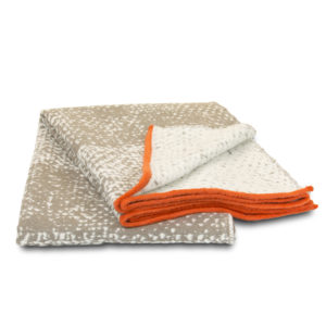 1950-93 – 130 x 200 – bruin met terra rand – hoge resolutie